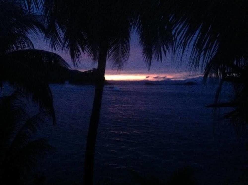 Rainbow Beach Apartments & Rooms Calibishie ภายนอก รูปภาพ